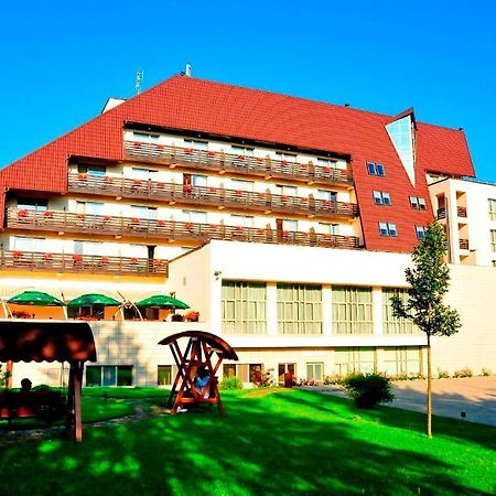 Hotel Clermont Ковасна Екстериор снимка