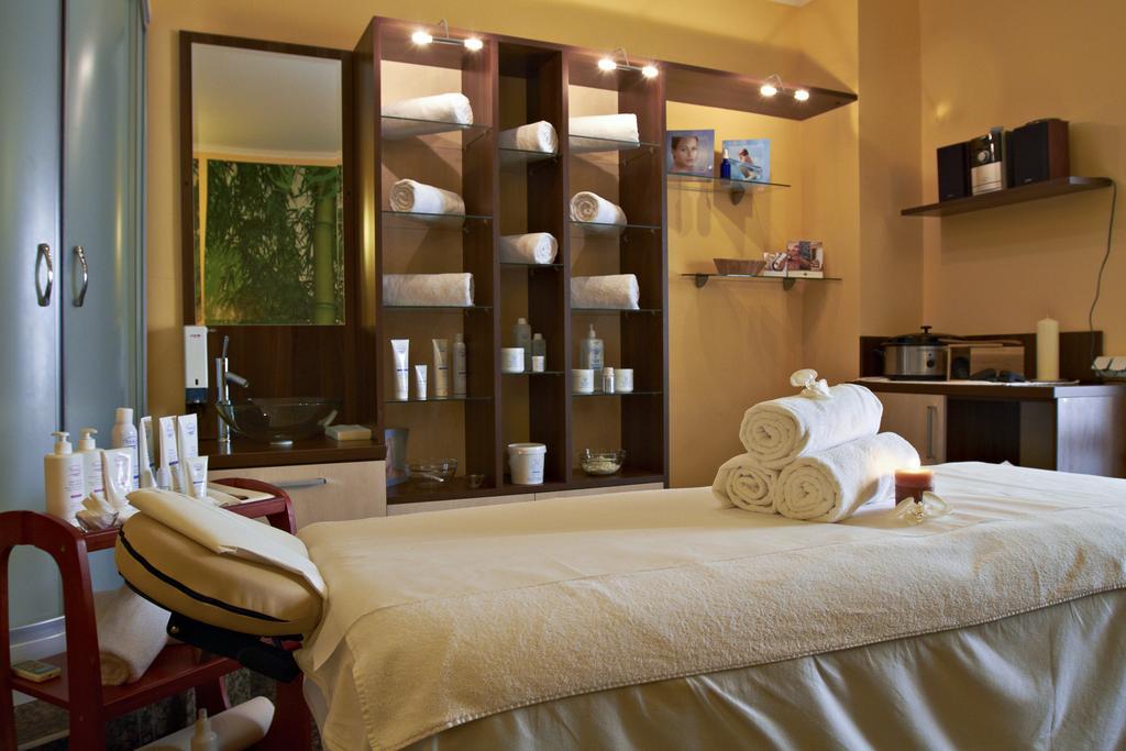 Hotel Clermont Ковасна Екстериор снимка