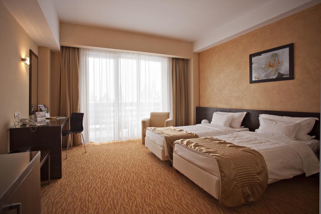 Hotel Clermont Ковасна Екстериор снимка