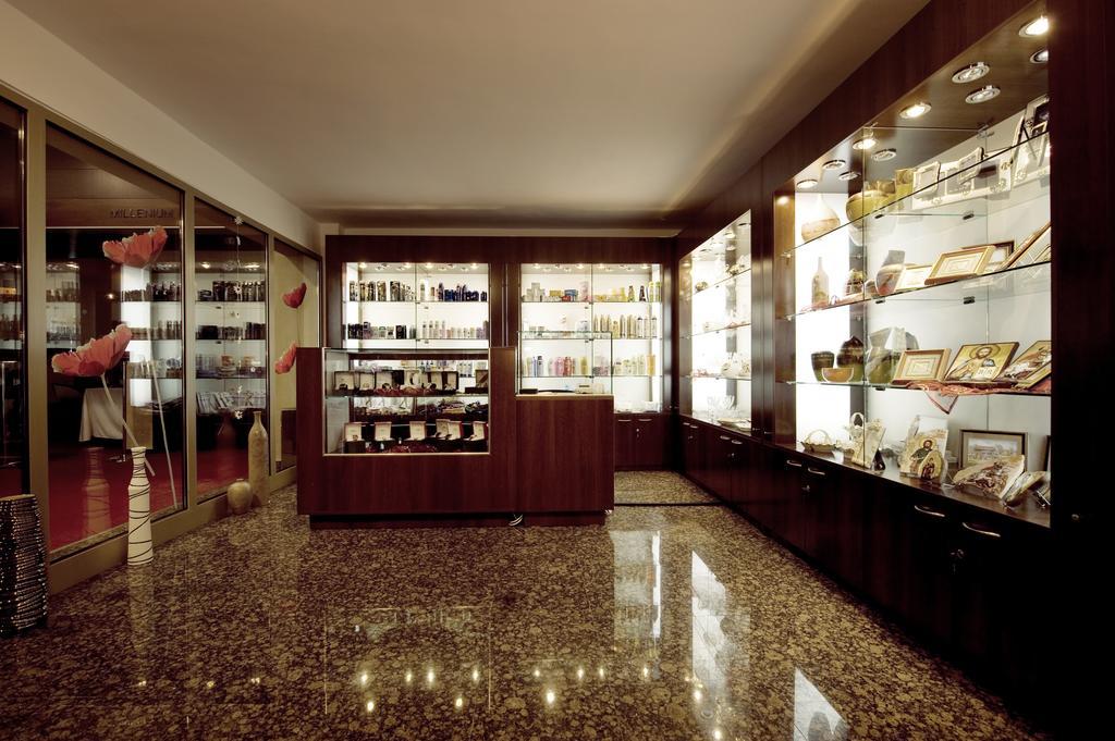 Hotel Clermont Ковасна Екстериор снимка