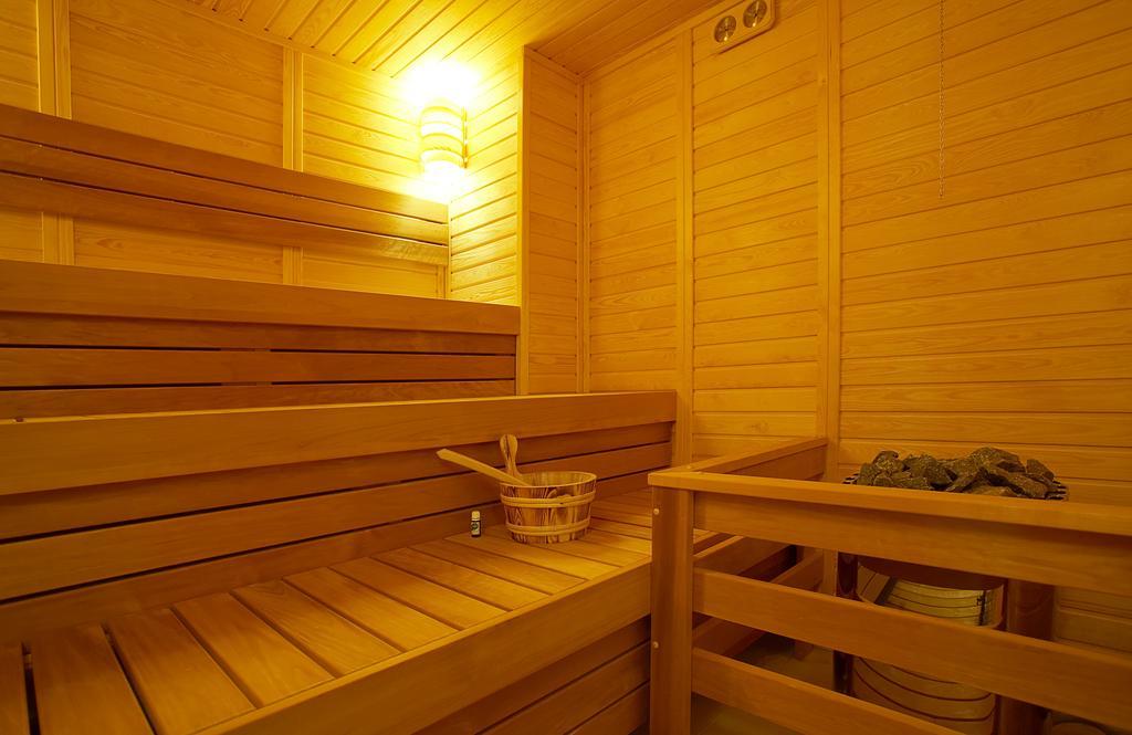 Hotel Clermont Ковасна Екстериор снимка
