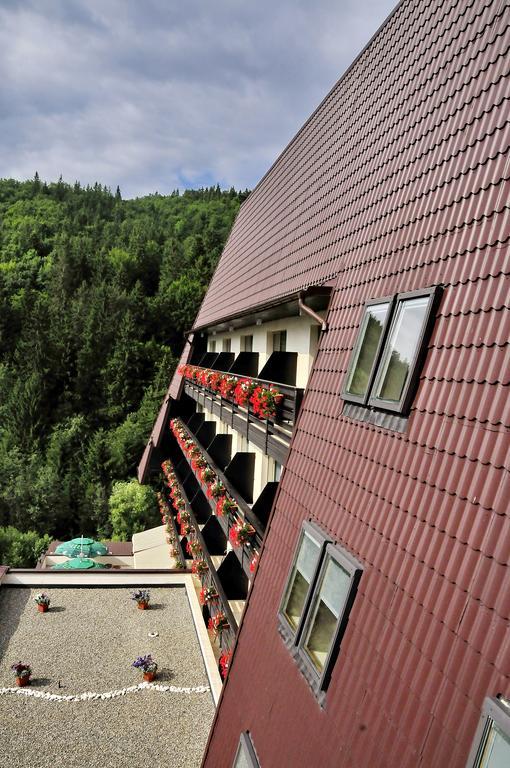 Hotel Clermont Ковасна Екстериор снимка