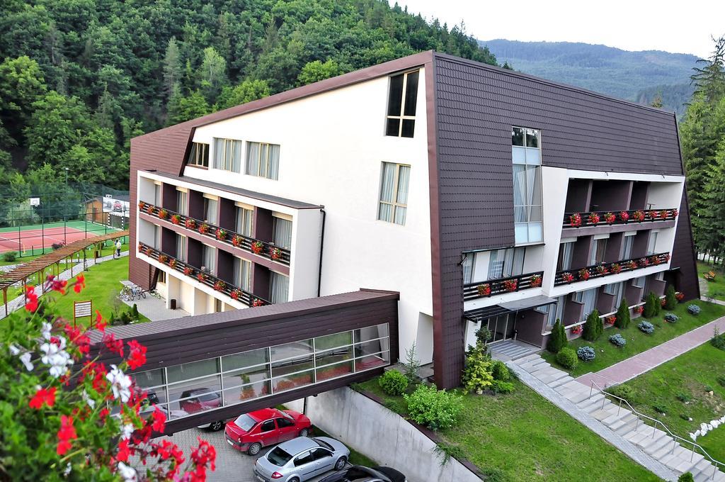 Hotel Clermont Ковасна Екстериор снимка
