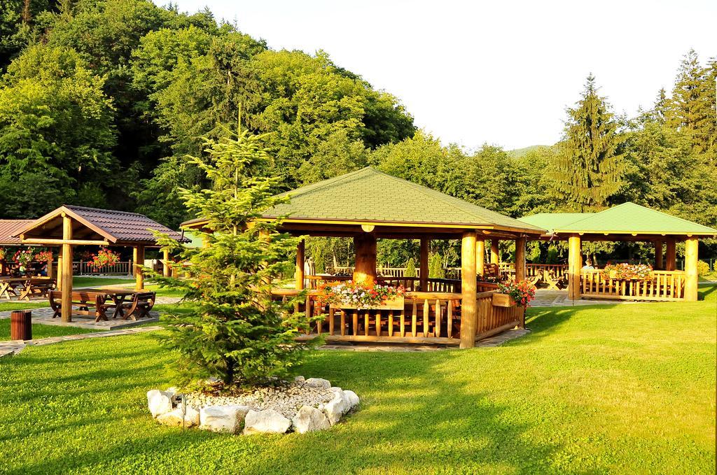 Hotel Clermont Ковасна Екстериор снимка
