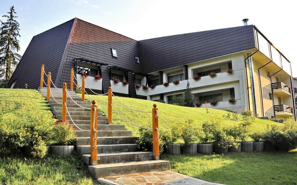 Hotel Clermont Ковасна Екстериор снимка