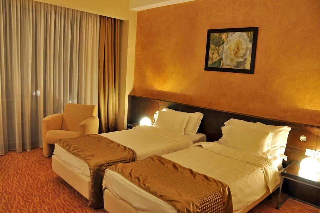Hotel Clermont Ковасна Екстериор снимка