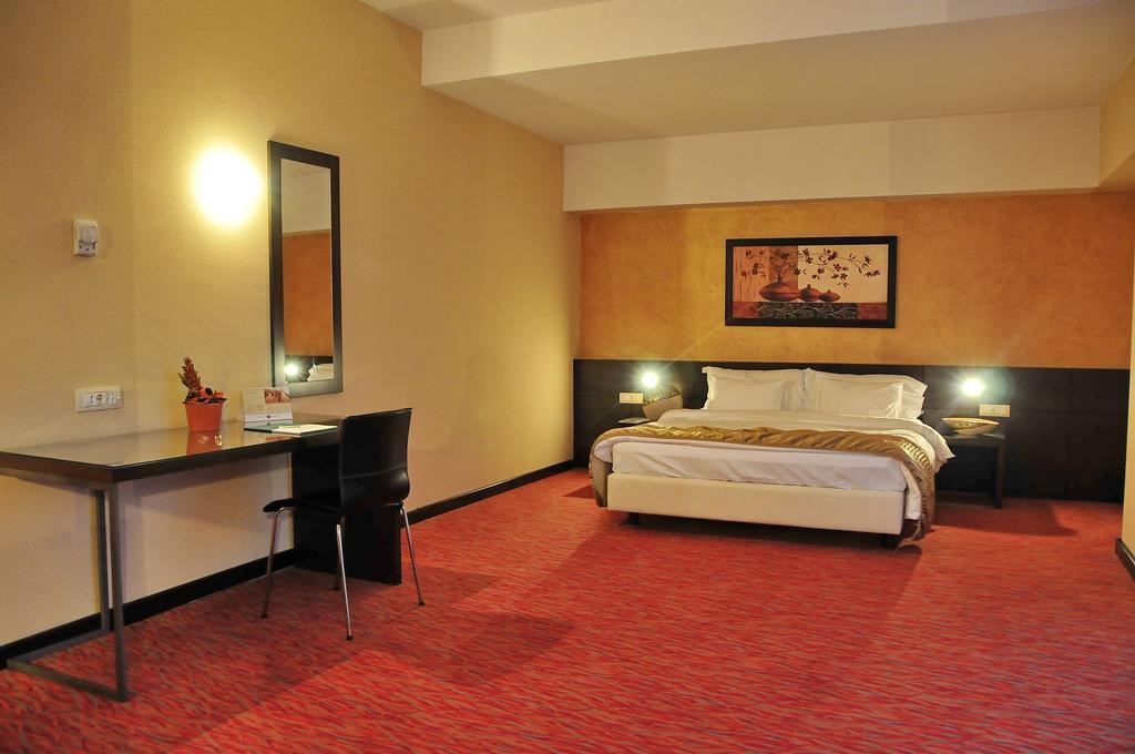 Hotel Clermont Ковасна Стая снимка