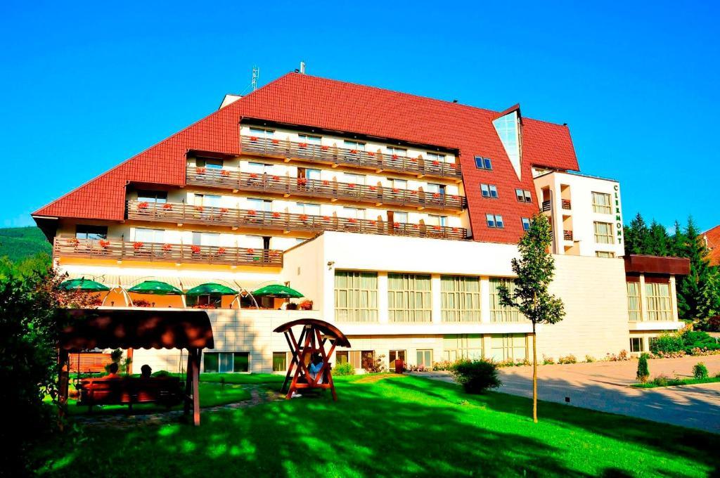 Hotel Clermont Ковасна Екстериор снимка