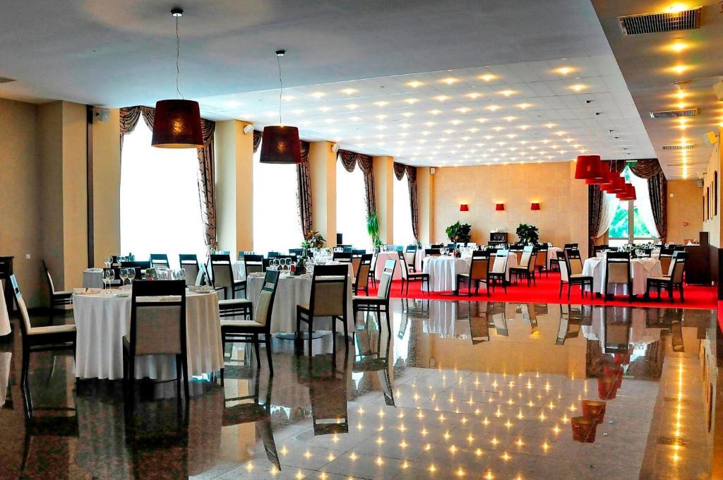 Hotel Clermont Ковасна Екстериор снимка