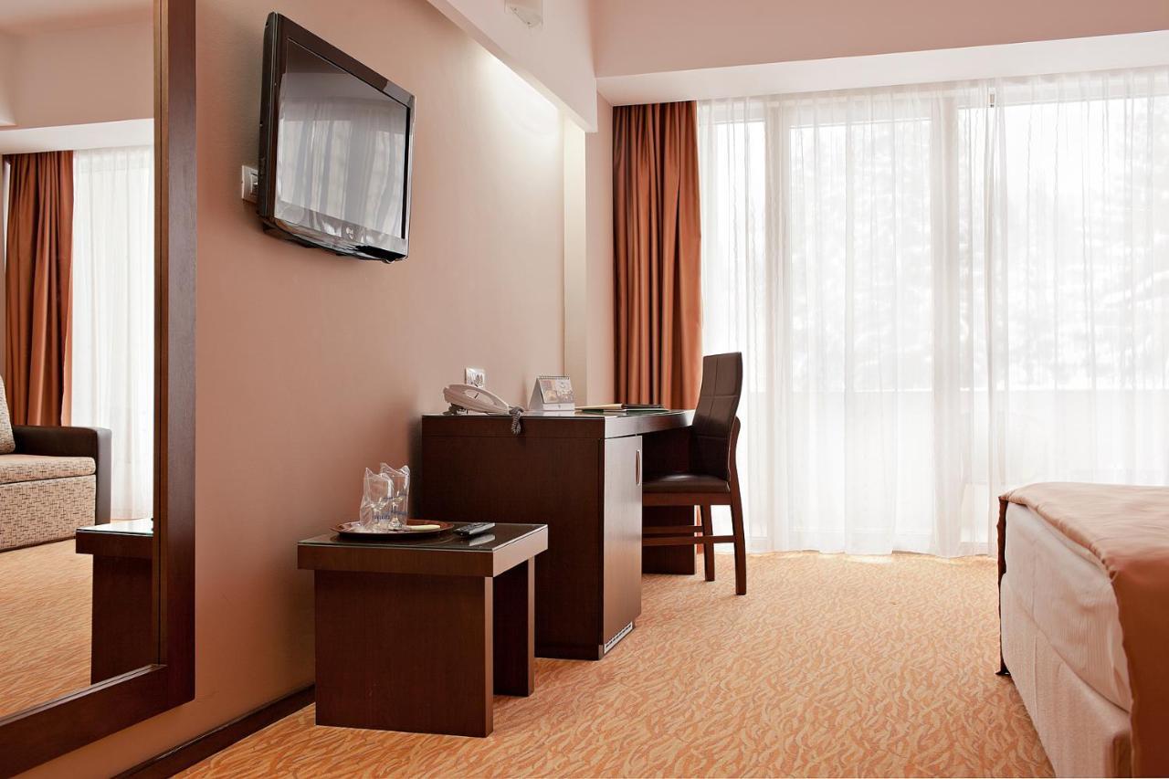 Hotel Clermont Ковасна Екстериор снимка